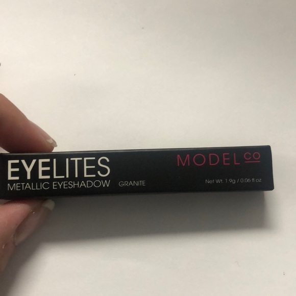 Eyelites metallic eyeshadow in Granite - Picture 6 of 6